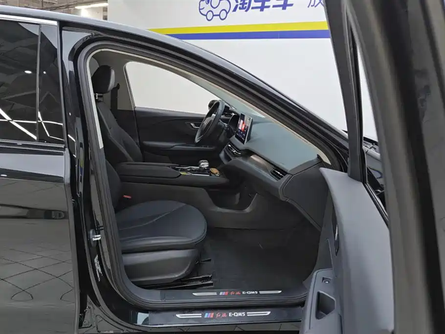 Hongqi HONGQI E QM5