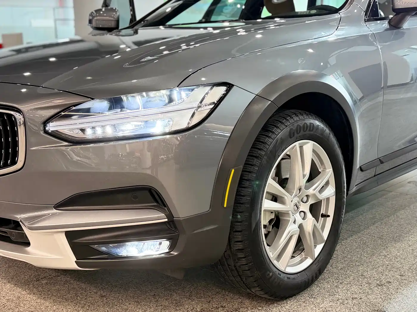 Volvo V90 2019 2019 Cross Country T5 AWD Intelligent Distance China VI
