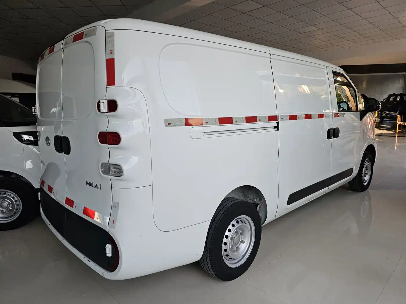 SAIC Maxus Dana V1 2023 2023 V1 Short Wheelbase Low Roof (42kWh)