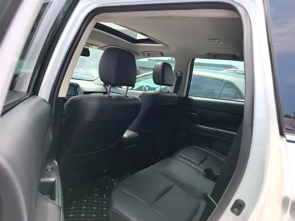 Mitsubishi Outlander 2016 2.4L 4WD Elite Edition 5-seater фото 10