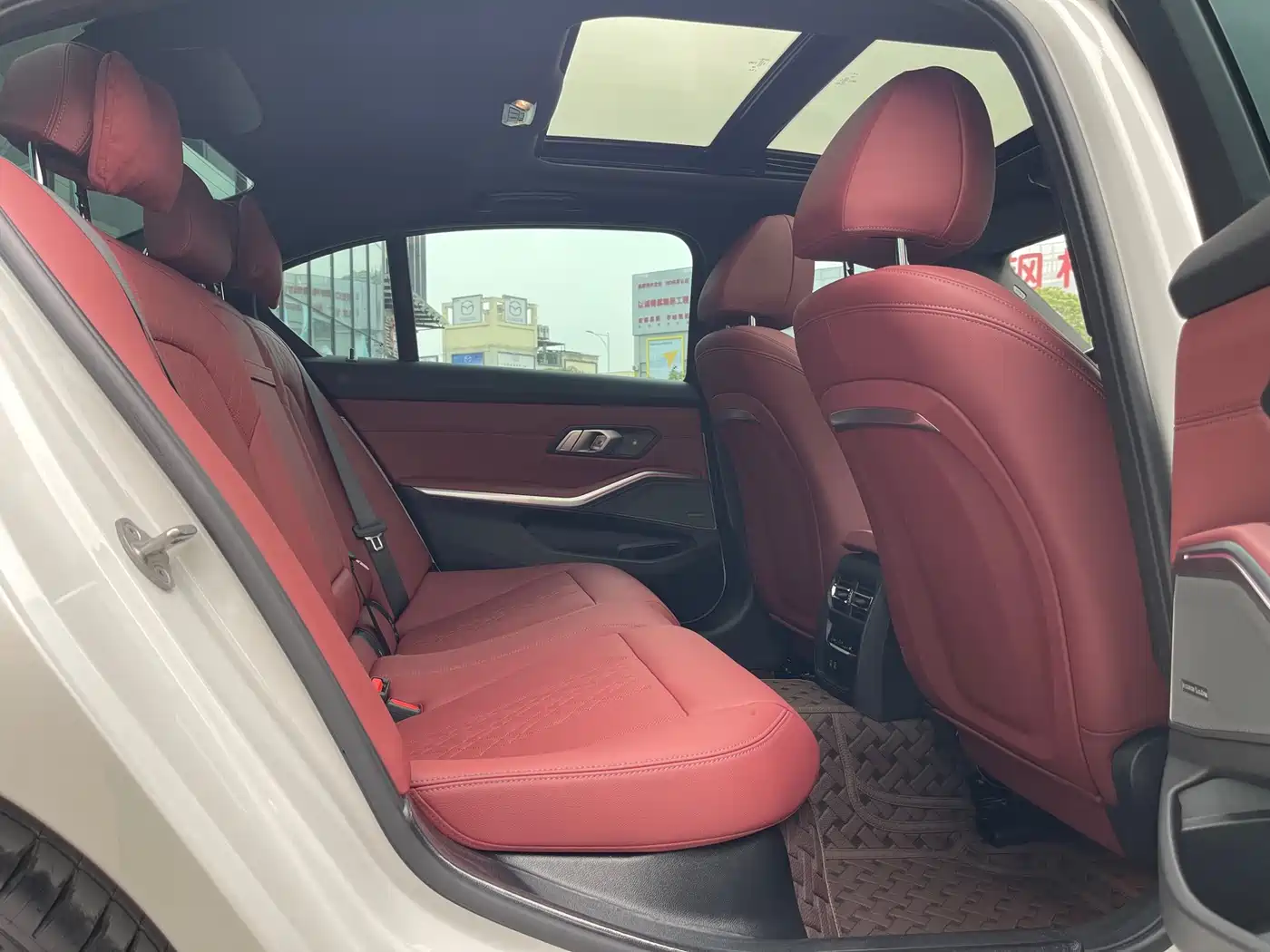 BMW 3 Series 2025 330Li Premium M Sport Night Edition фото 22