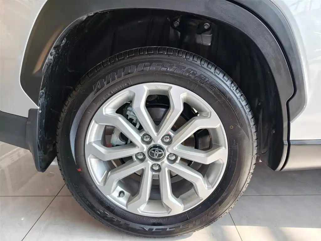 Toyota Frontlander 2024 2.0L CVT Leading Edition фото 16