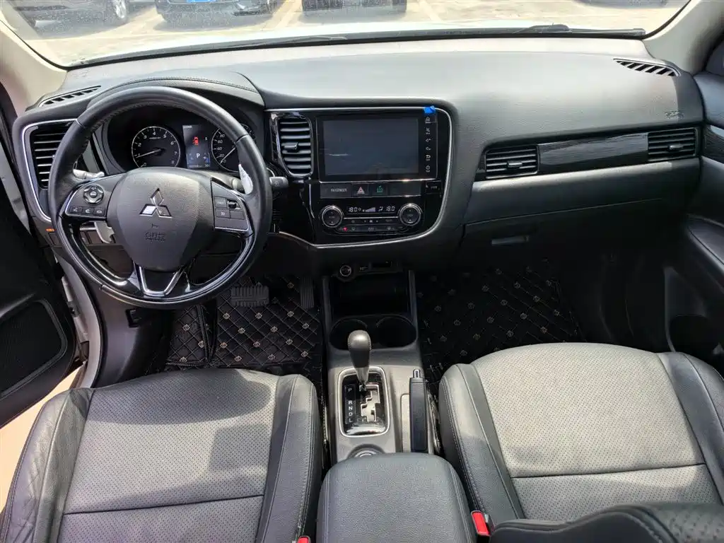 Mitsubishi Outlander 2016 2.4L 4WD Elite Edition 5-seater фото 11