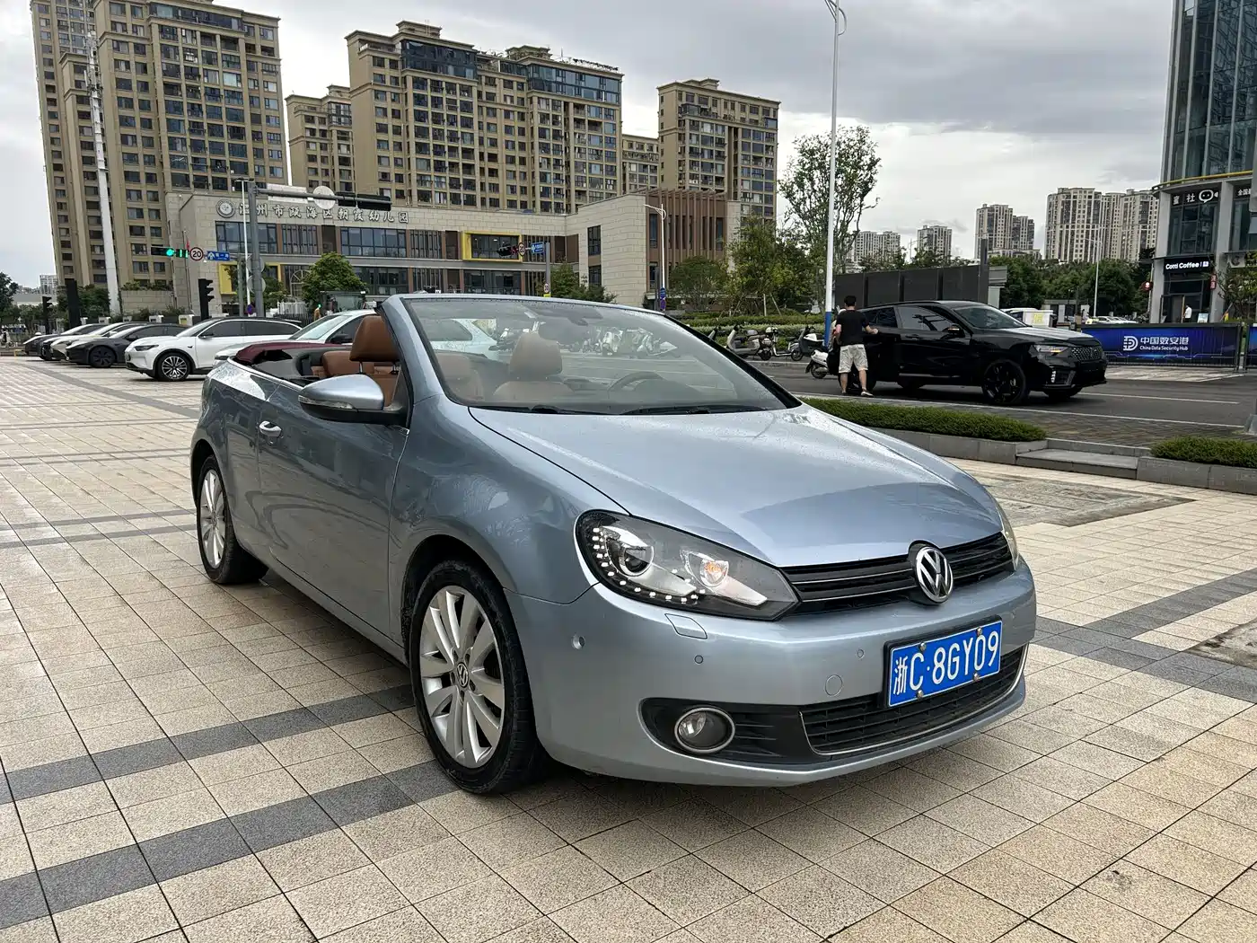 Volkswagen Golf (Import) 2012 1.4TSI Luxury Convertible Edition фото 5