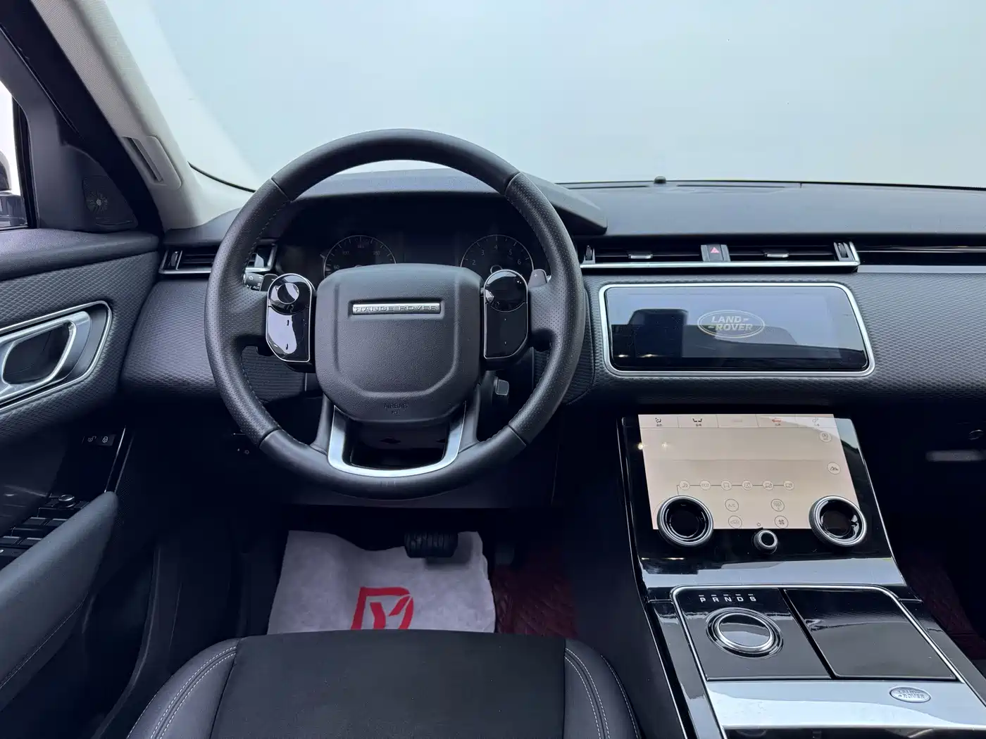 Фото 16 - Land Rover Range Rover Velar