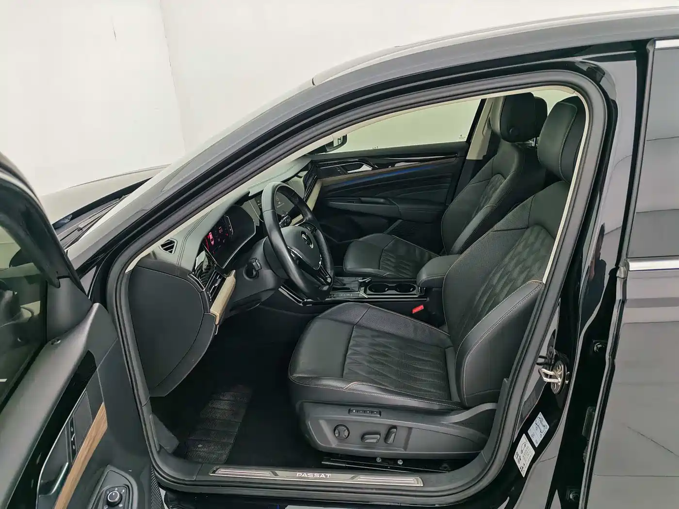 Volkswagen Passat 2020 Facelift 330TSI Luxury China VI фото 10