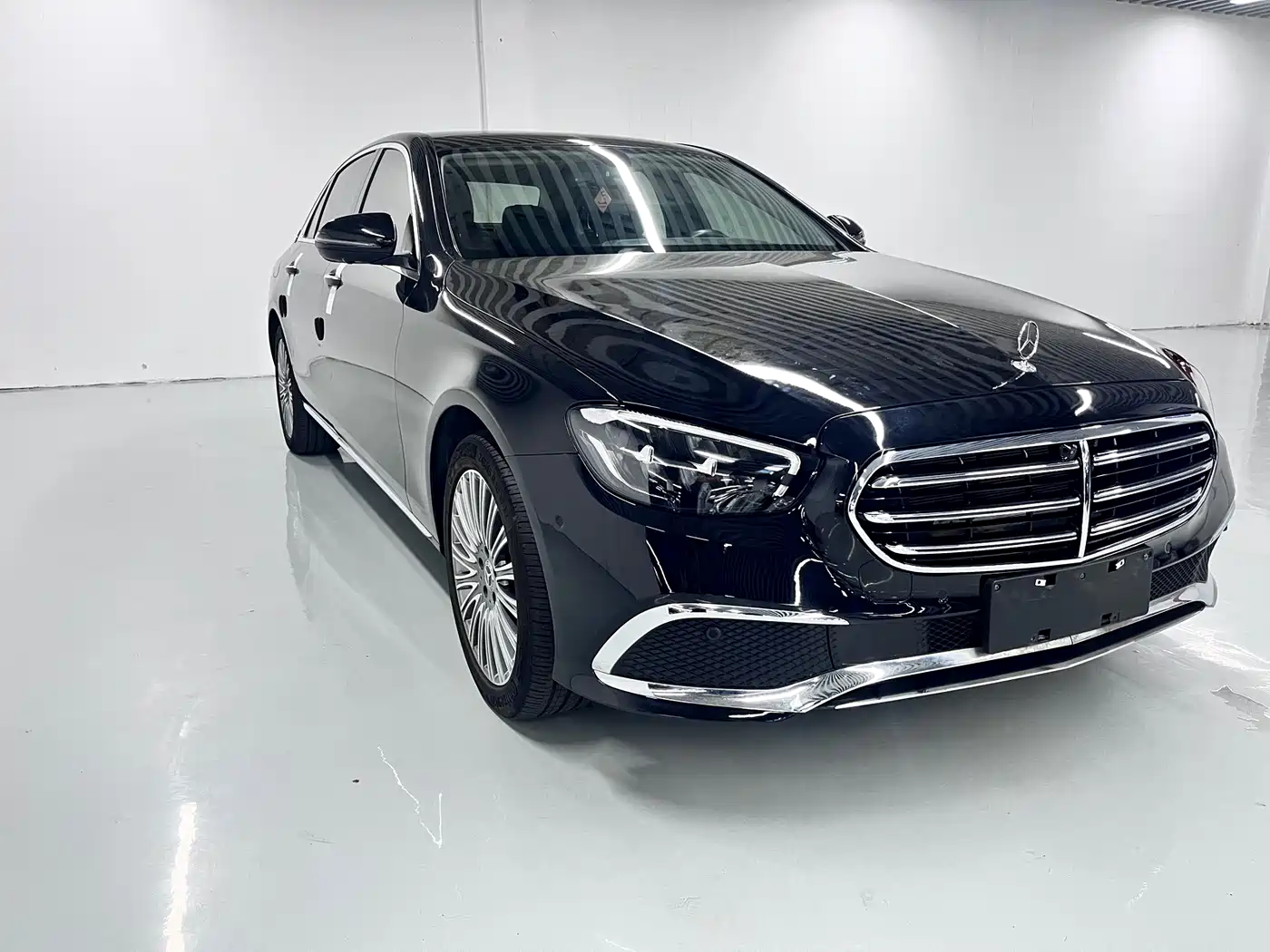 Mercedes-Benz E-Class 2023 E 300 L Fashion фото 3