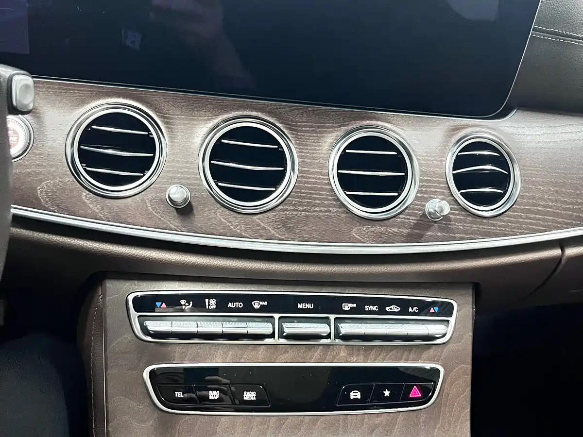 Mercedes-Benz E-Class 2023 E 300 L Fashion фото 5