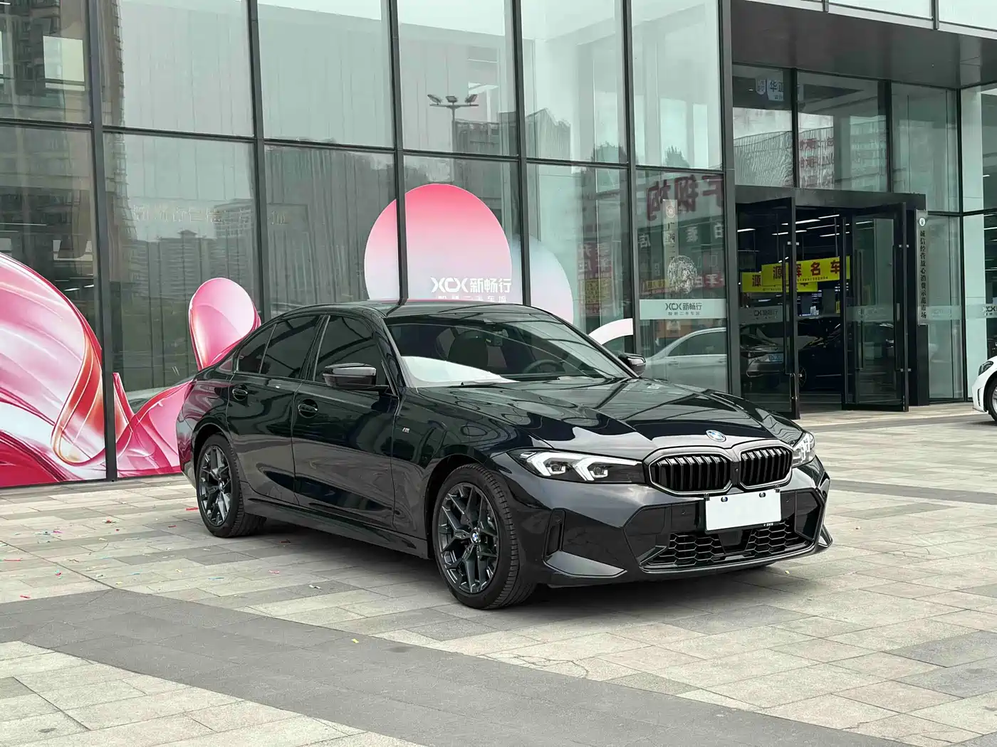 BMW 3 Series 2025 330i M Sport Night Edition фото 3