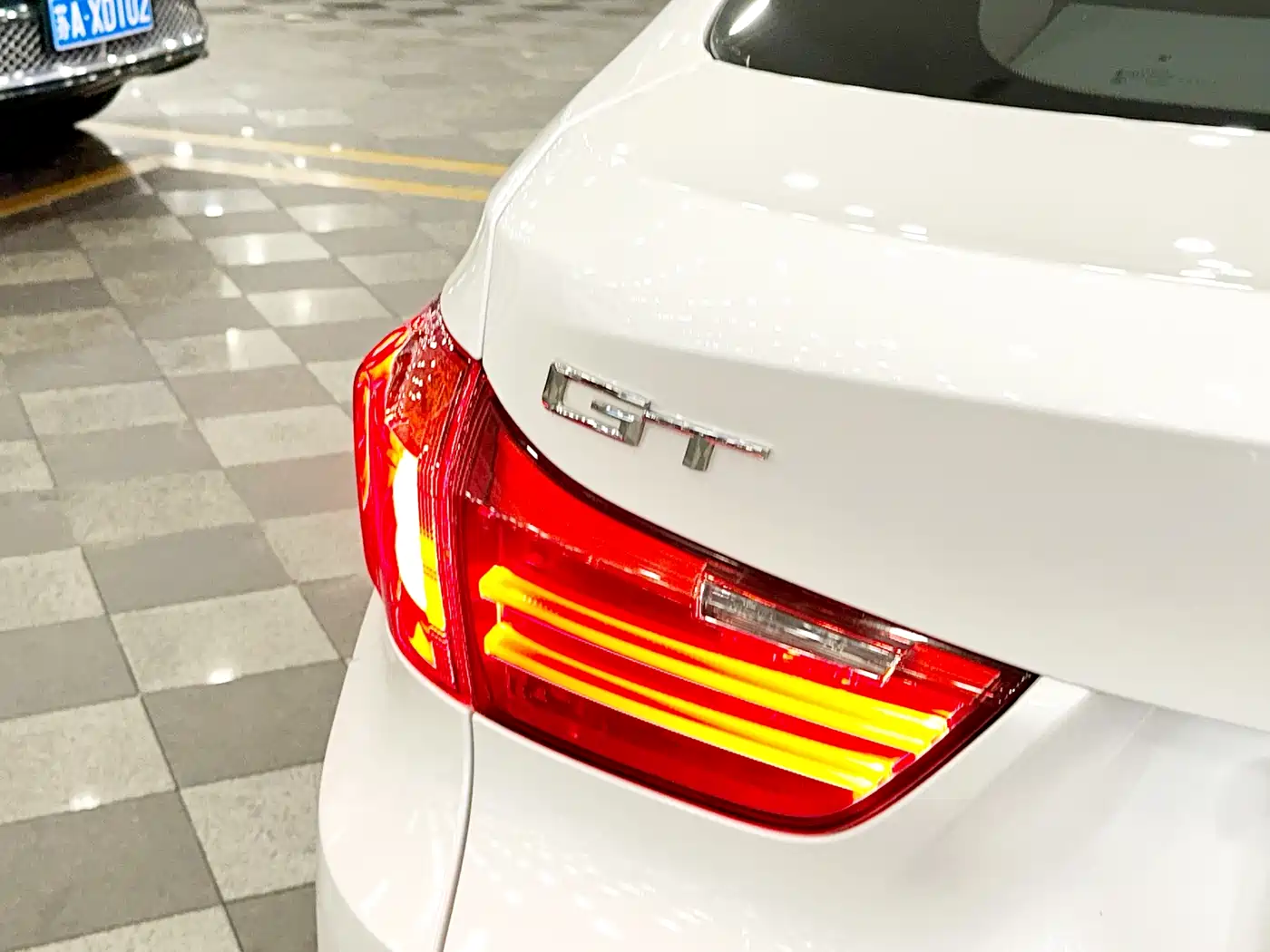 BMW 5 Series GT 2014 535i xDrive фото 11