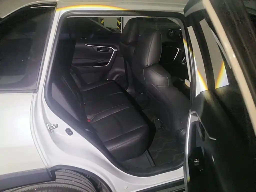Toyota RAV4, миниатюра 11