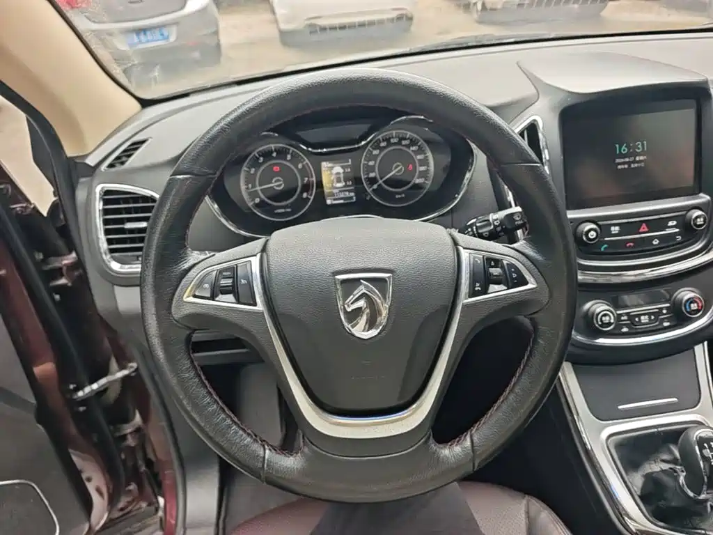 Baojun 560 2015 2015 1.8L Manual Luxury
