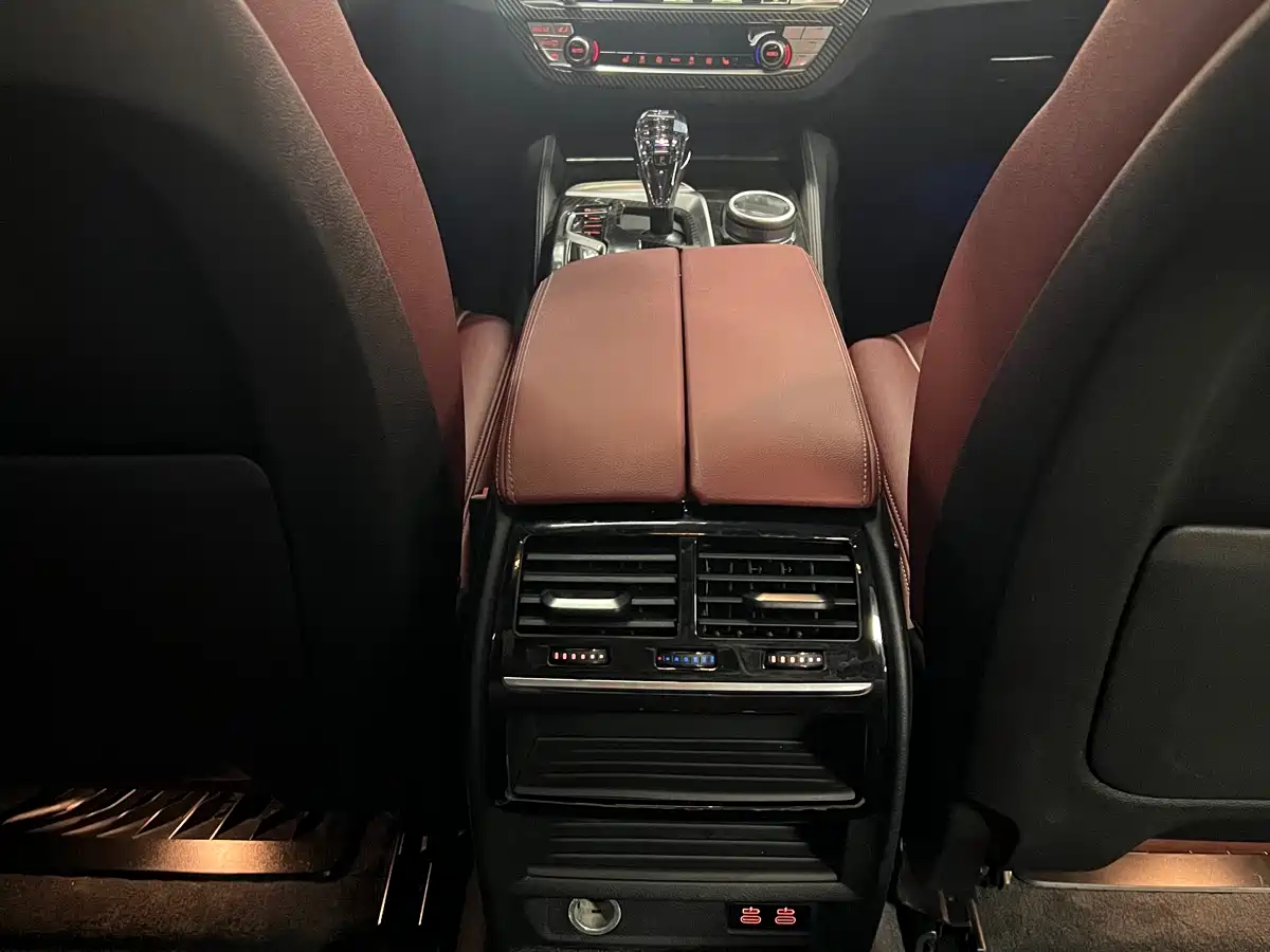 BMW 5 Series 2021 525Li M Sport Package фото 11