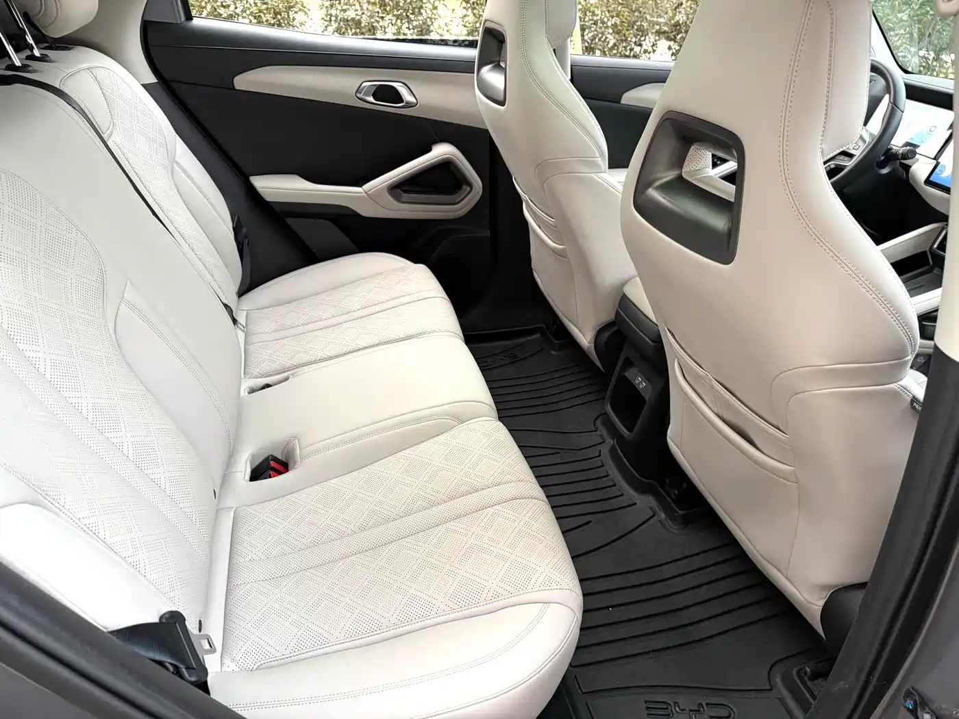 BYD Yuan UP 2024 401KM Surpass Edition фото 9