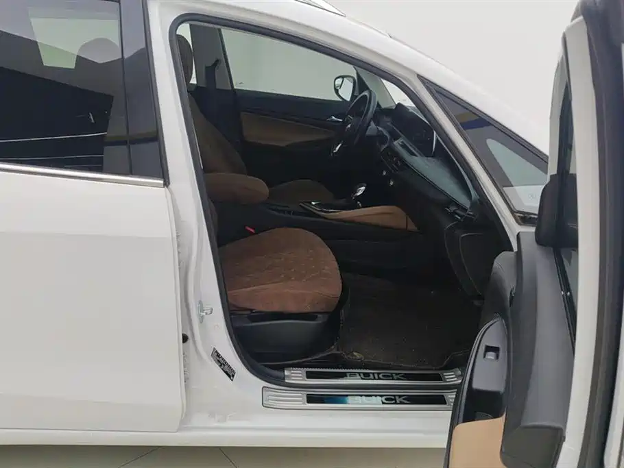 BUICK GL6
