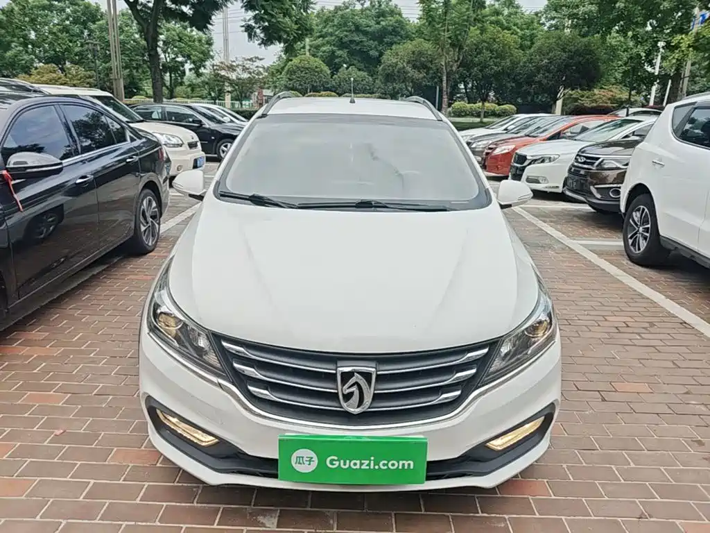 Baojun 310W 2018 2017 1.5L Manual Fashion Edition (China V)