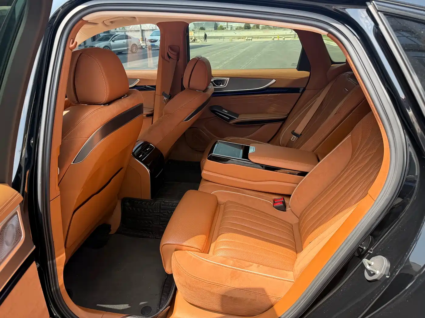 Hongqi H9 2024 2.0T Qi Chang Private Fashion Edition фото 14