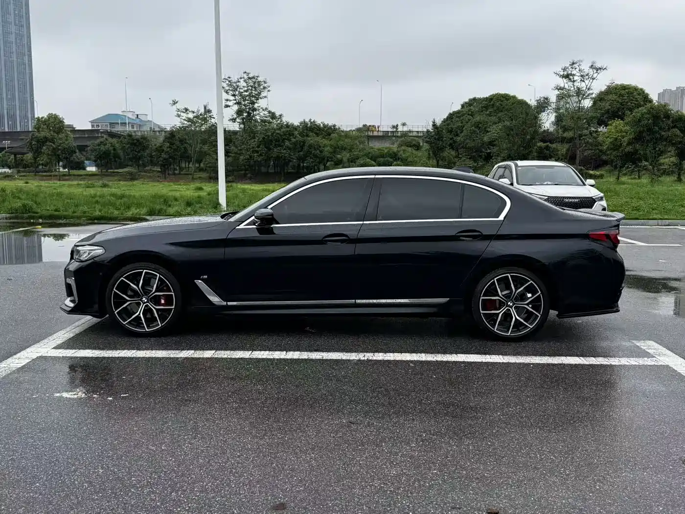 BMW 5 Series 2023 530Li Leading M Sport Package фото 4