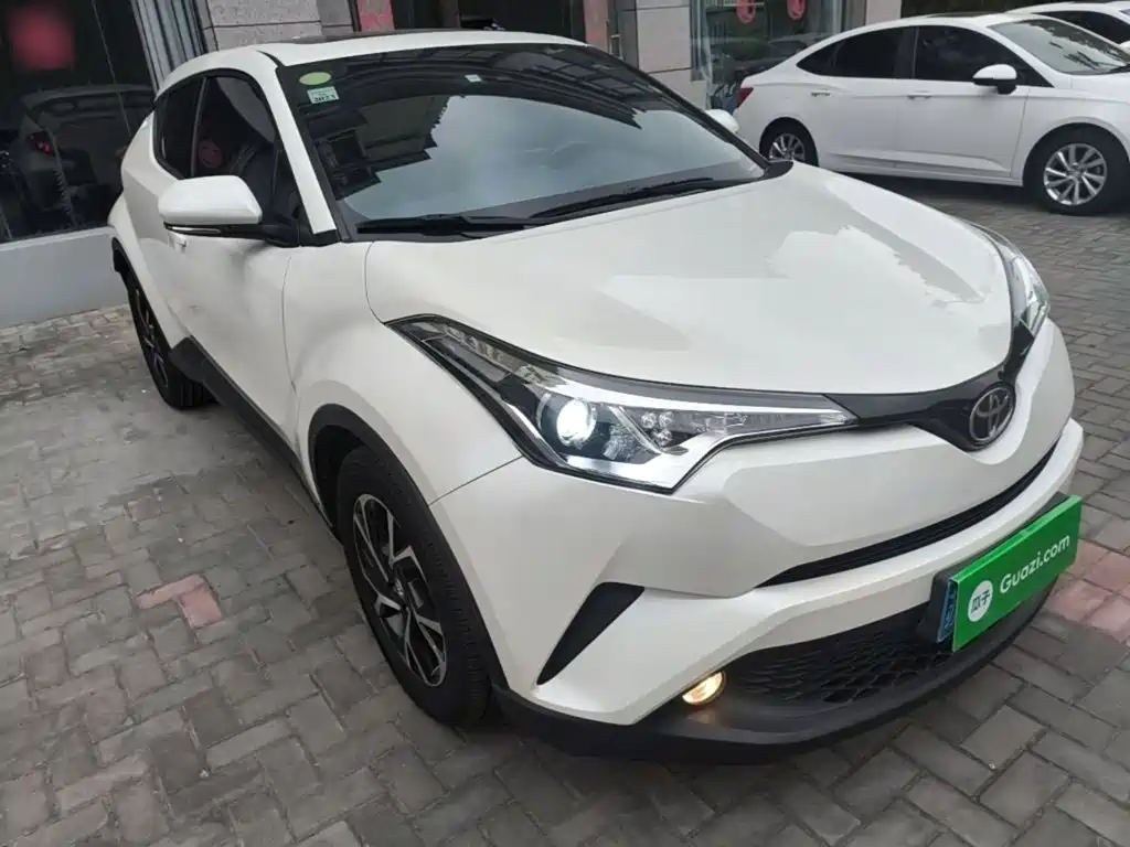 Фото 4 - Toyota C-HR