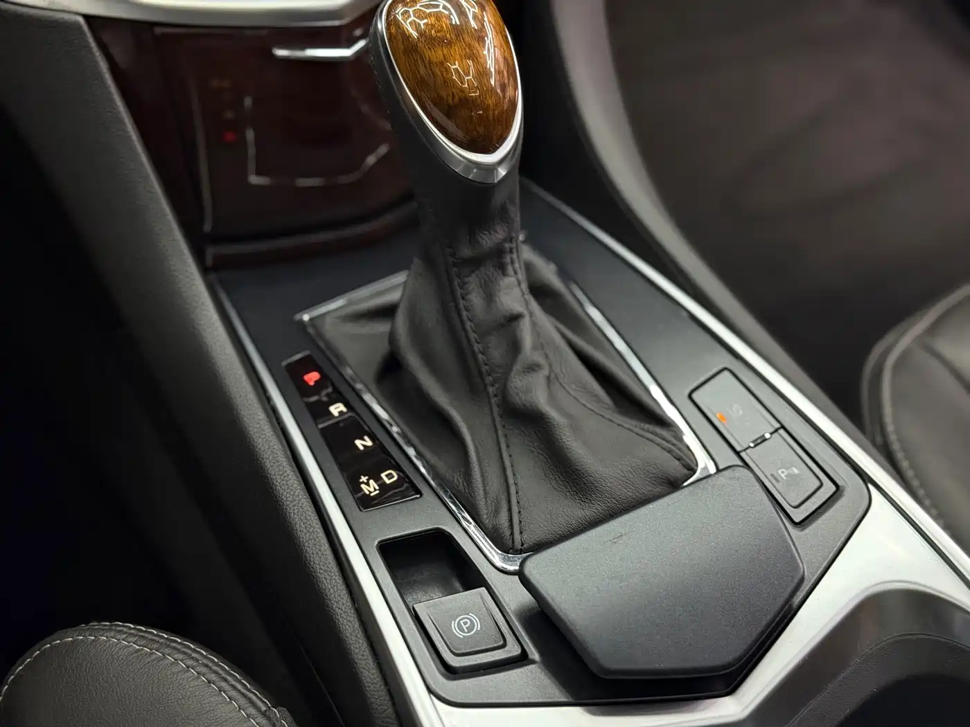 Фото 13 - Cadillac SRX