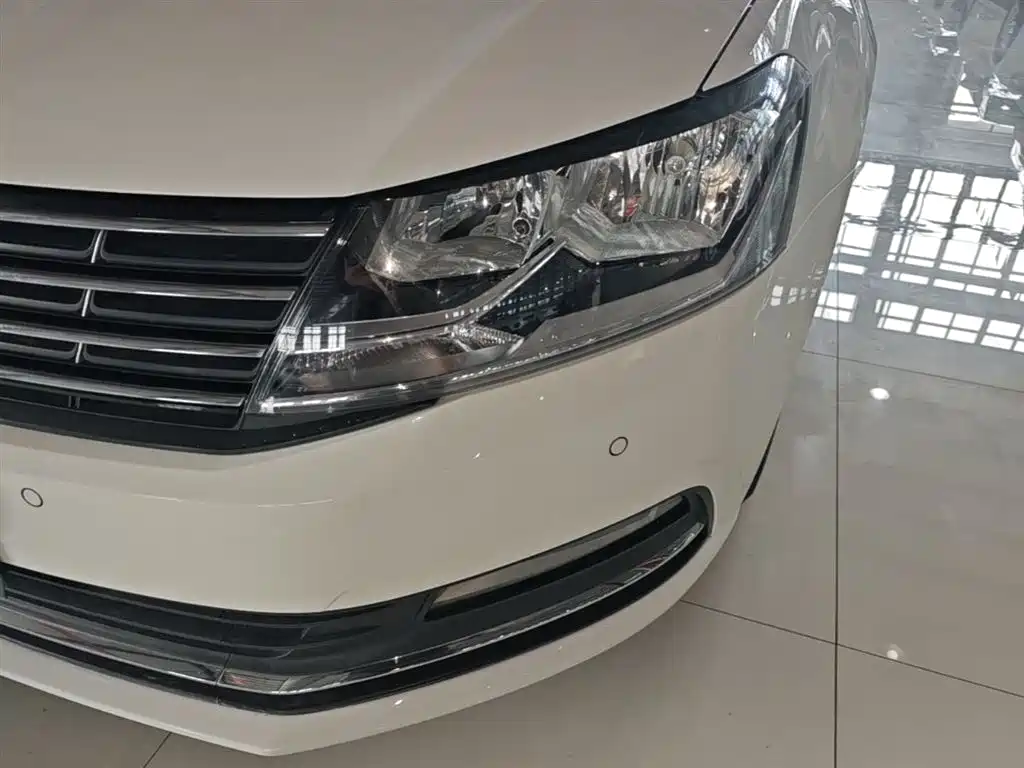 Volkswagen Lavida 2015 1.6L Automatic Comfort Edition фото 24