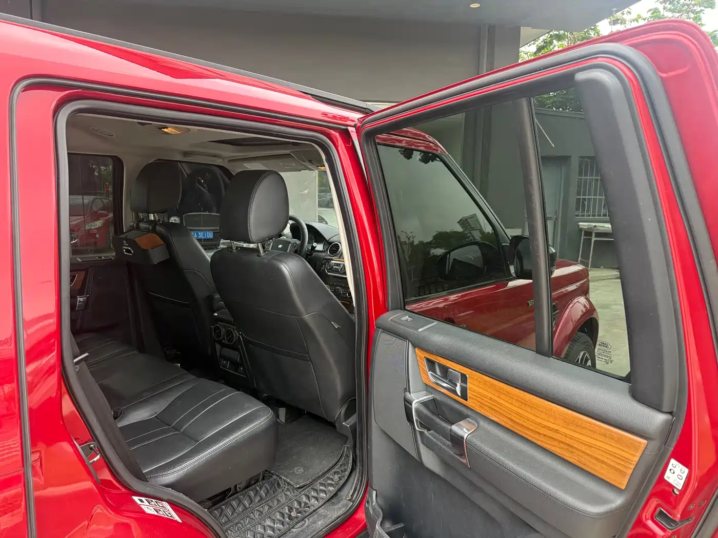 Land Rover Discovery 2015 3.0 SC V6 HSE фото 16