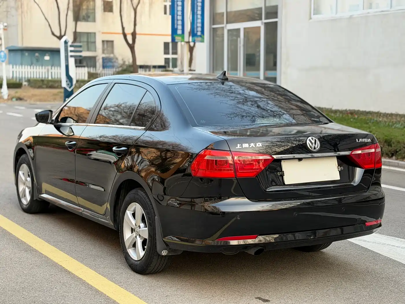 Volkswagen Lavida 2013 1.6L Automatic Trend Edition фото 4