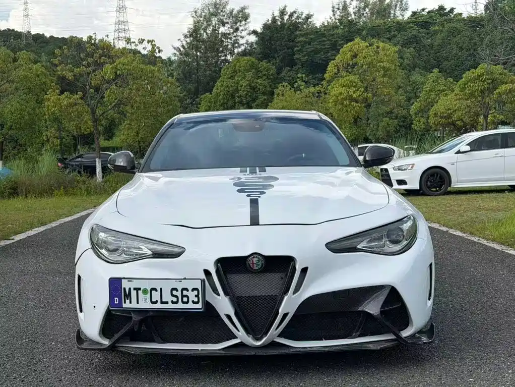 Alfa Romeo Giulia 2017 2017 2.0T 200HP Luxury Edition