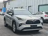 Photo 8 - Toyota Highlander