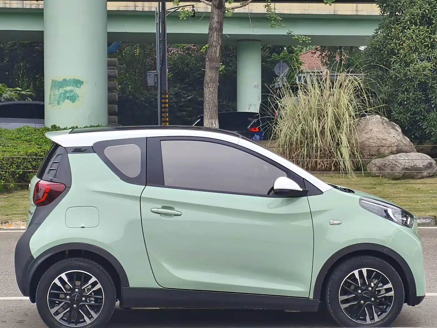 QQ New Energy Little Ant 2023 2022 Sweet Pink Edition Half Sugar Version LFP Lithium 30kW 301km