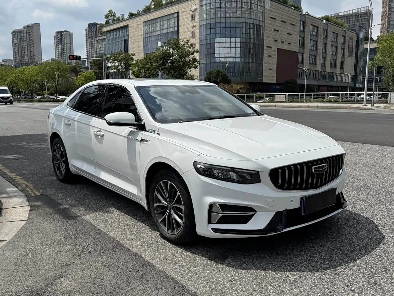 Фото 2 - Geely Preface