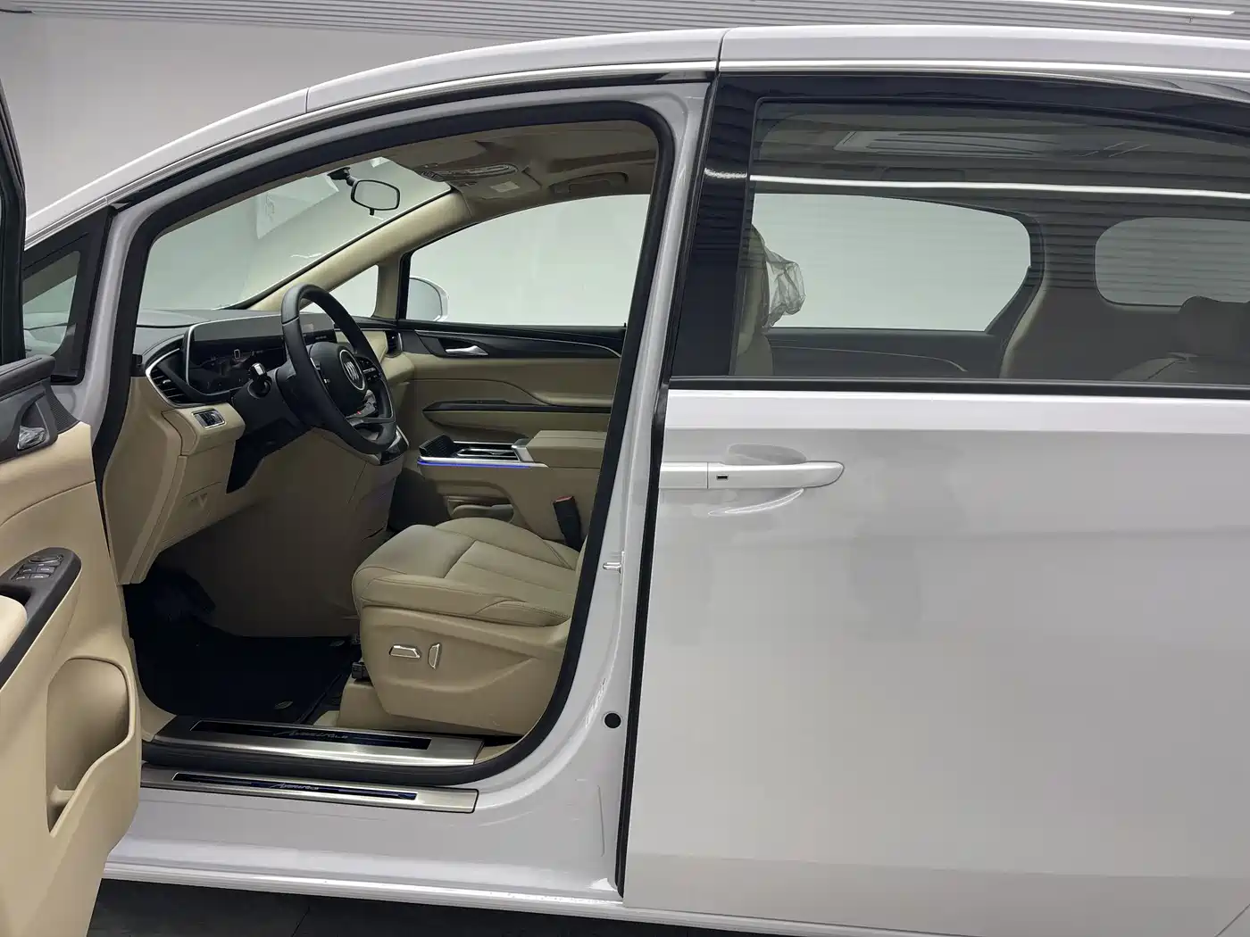 Buick GL8 2025 Land Business Class Comfort DG Edition фото 15