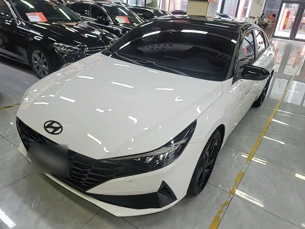 Photo 1 - Hyundai Elantra