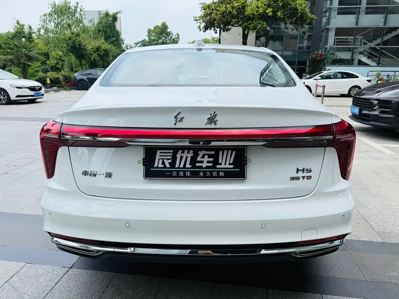 Hongqi H5 2024 1.5T DCT Smart Connect Flag Joy Edition фото 6