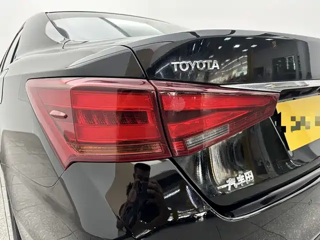 Toyota Crown 2015 2.5L Elite Version фото 19
