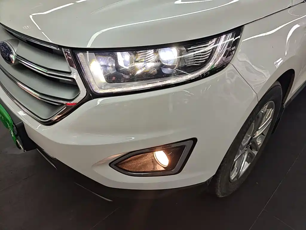 صورة 24 - Ford Edge