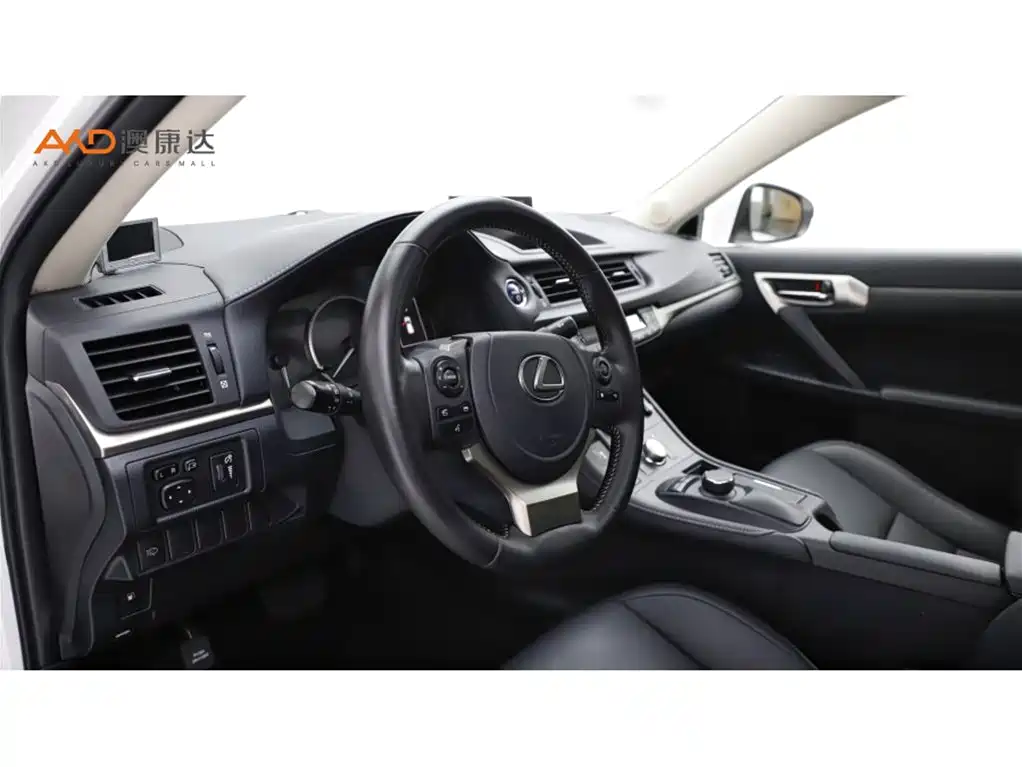 Фото 6 - Lexus CT