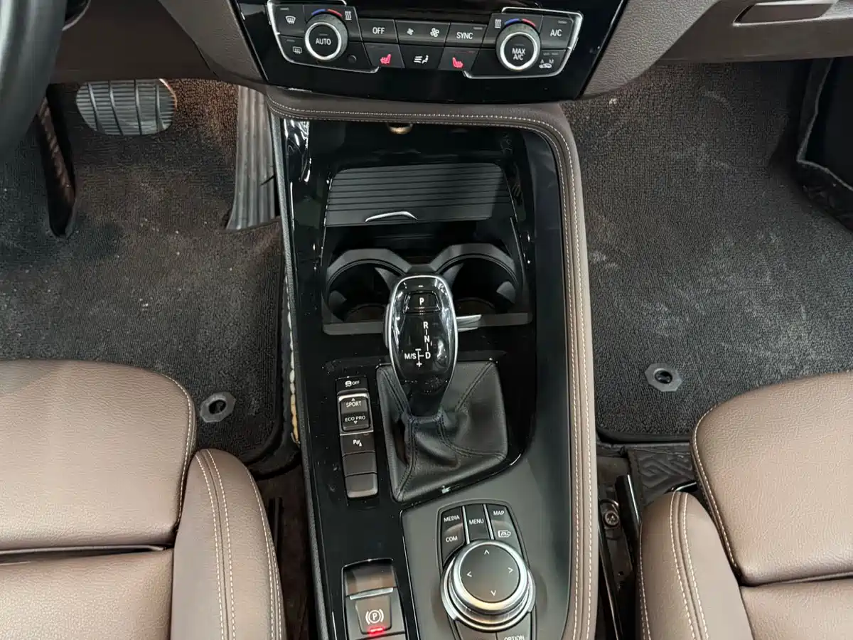 BMW X1 2022 sDrive20Li Premium фото 14