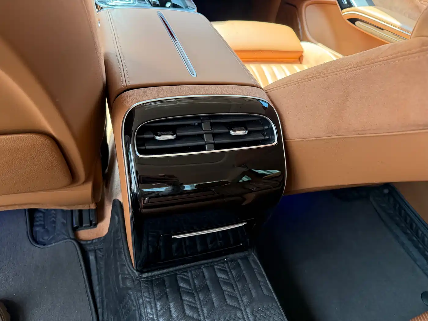 Hongqi H9 2024 2.0T Qi Chang Private Fashion Edition фото 10