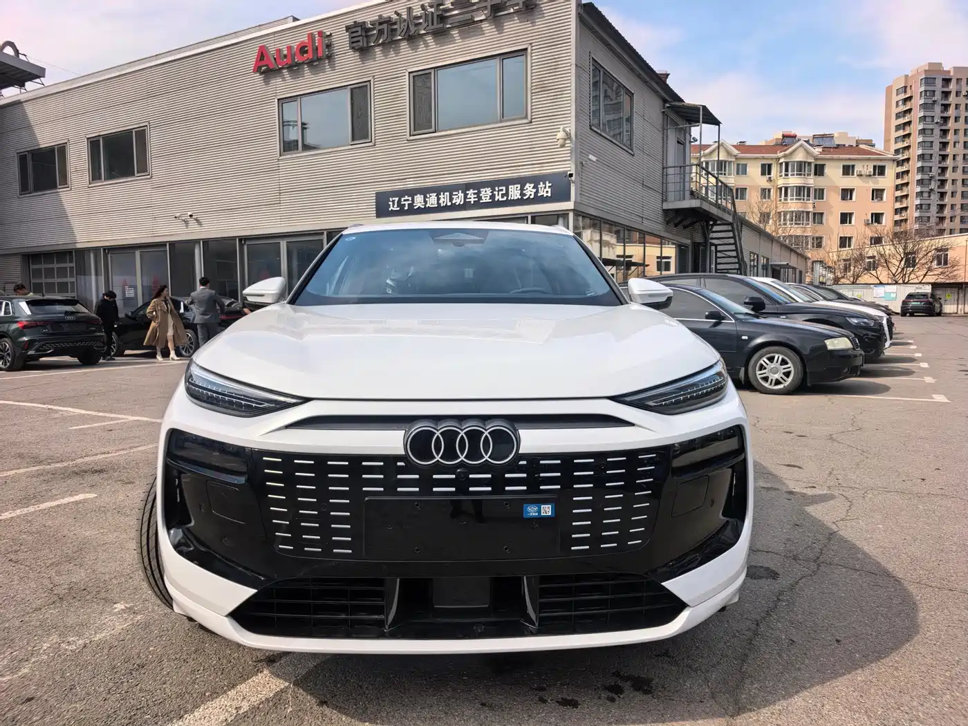 AUDI Q6L E TRON