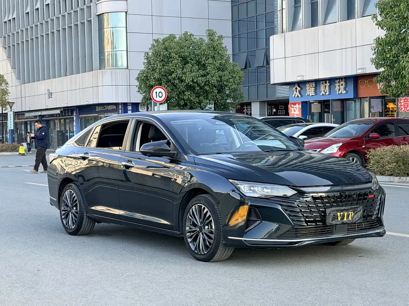 DONGFENG YI HYUN MAX