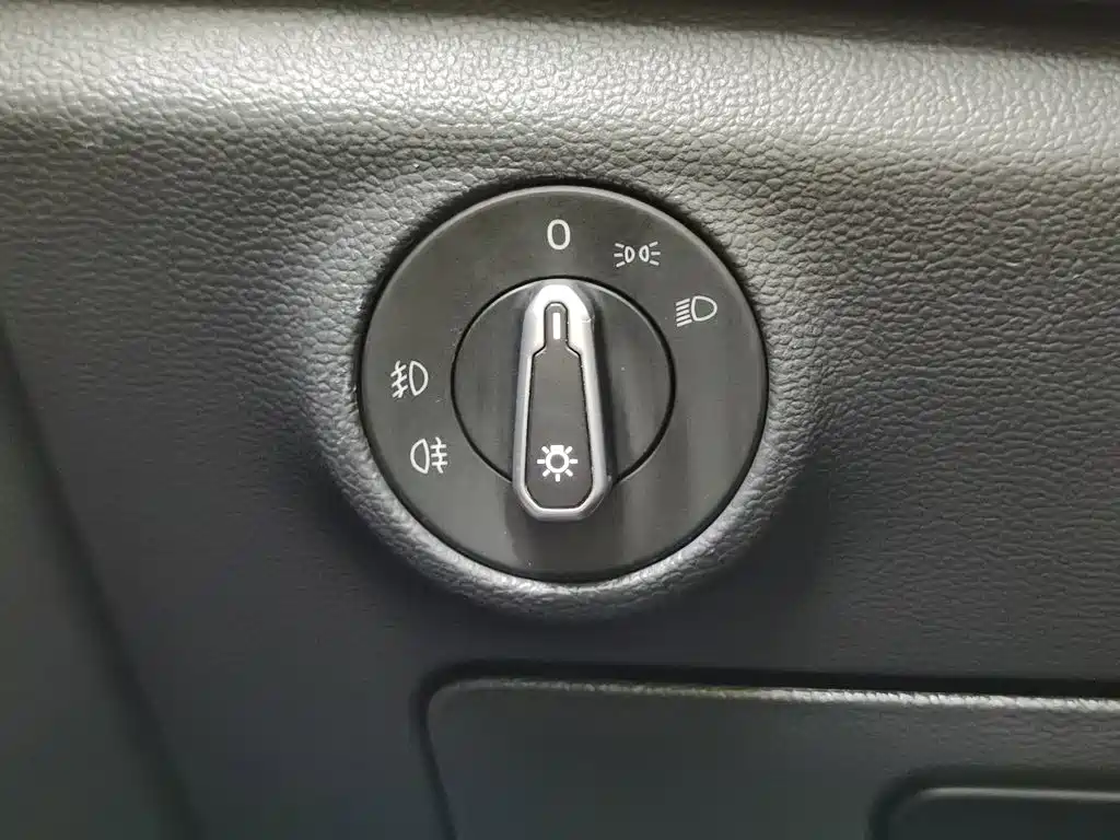 Фото 21 - Volkswagen Sagitar