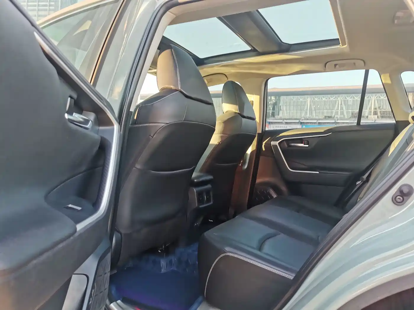 Toyota RAV4 Rongfang 2020 2.0L CVT 2WD Prestige Edition фото 7