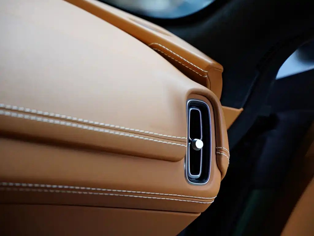 Photo 54 - Aston Martin DBX