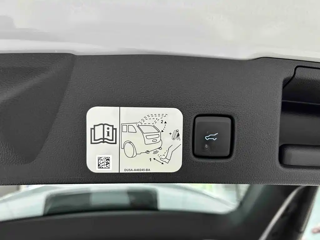 Ford Escape 2023 2024 Model EcoBoost 245 4WD ST-Line Pro