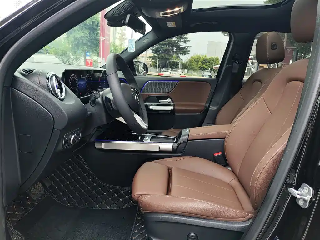 MERCEDES-BENZ GLB