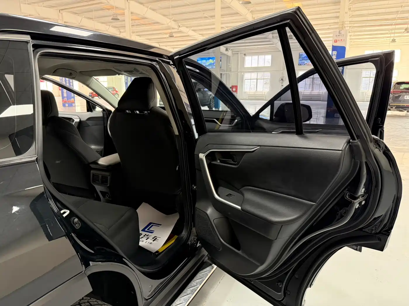 Toyota Wildlander 2022 2.0L CVT FWD Leading Edition фото 14