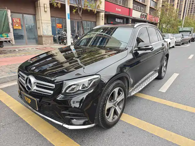 MERCEDES-BENZ GLC