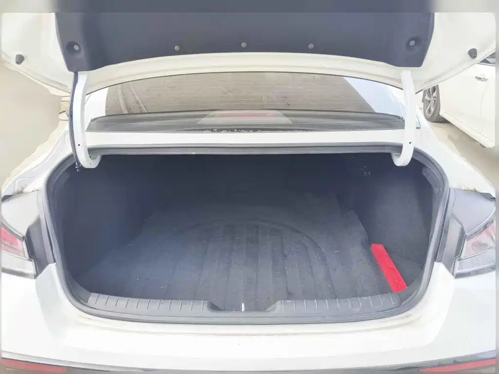 Фото 5 - Hyundai Elantra