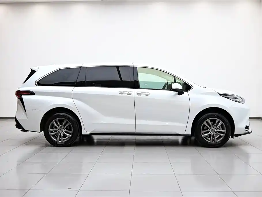 Toyota Sienna 2026 2.5L Hybrid FWD Luxury Edition фото 6